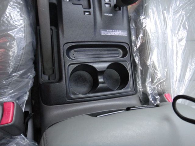 3.5 V6 銀~七人座.僅跑17萬.底盤漂亮乾靜-絕無玩坡潦溪.車極美!  第11張相片