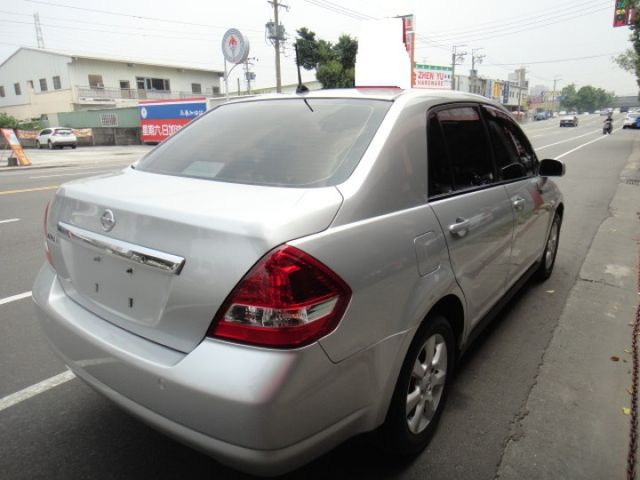 09 Tiida 1.6 4D 四門 銀~L規.便宜好養代步車.車車極美!  第6張相片
