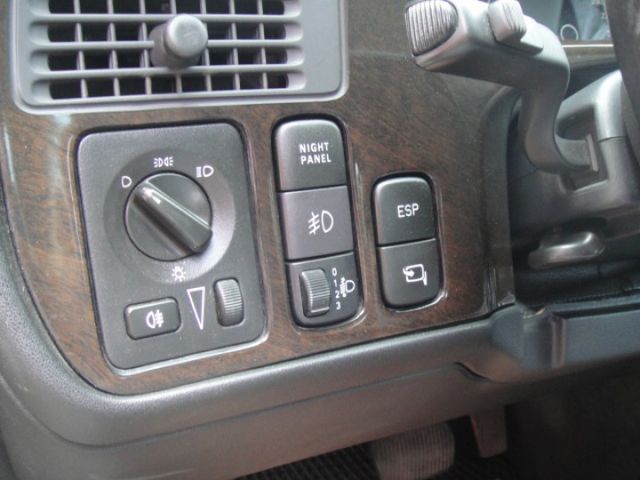 06 SAAB 新大9-5 2.0t VECTOR 莫內藍~路上飛行器~真是美!  第12張相片