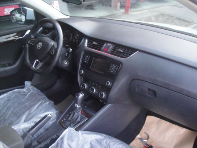 15 Octavia 1.6 灰 柴油~每公升跑22.9公里.媲美油電車.車極美!  第10張相片
