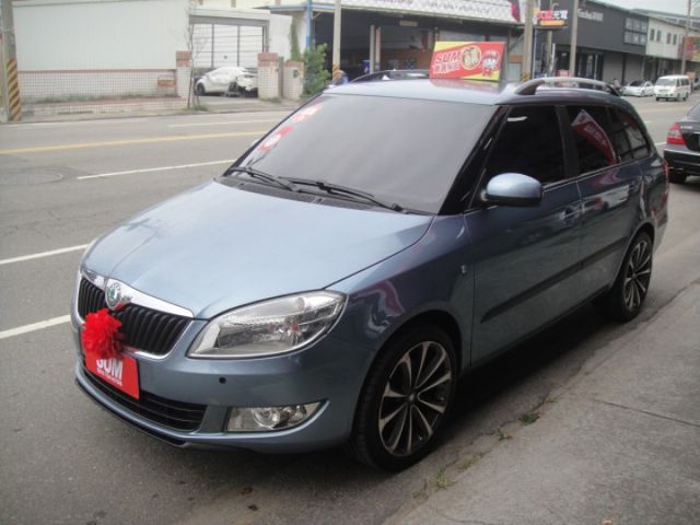 11 Fabia Combi 1.2 TSi~汽油版.祇跑10萬km.小姐車.車極新!  第2張相片