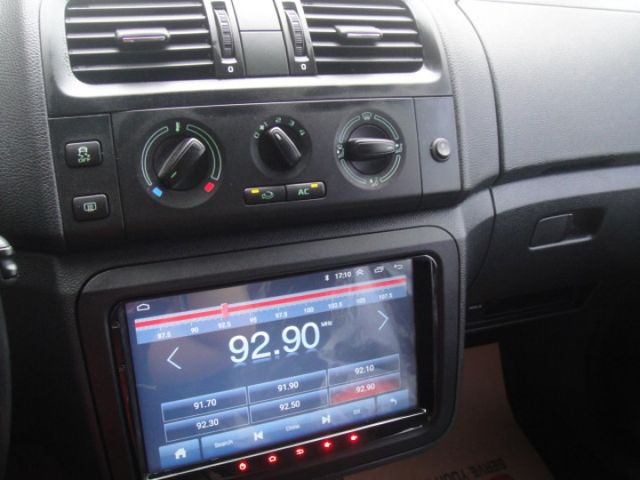 11 Fabia Combi 1.2 TSi~汽油版.祇跑10萬km.小姐車.車極新!  第6張相片