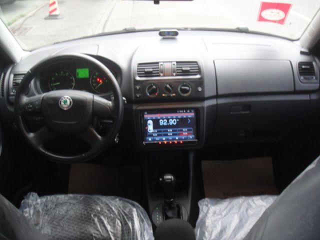 11 Fabia Combi 1.2 TSi~汽油版.祇跑10萬km.小姐車.車極新!  第11張相片