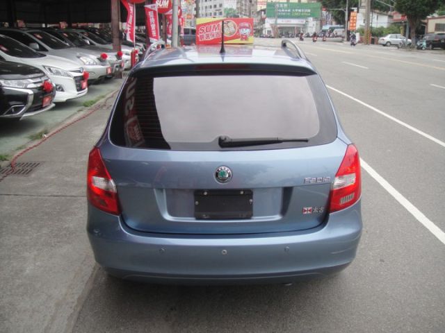 11 Fabia Combi 1.2 TSi~汽油版.祇跑10萬km.小姐車.車極新!  第12張相片