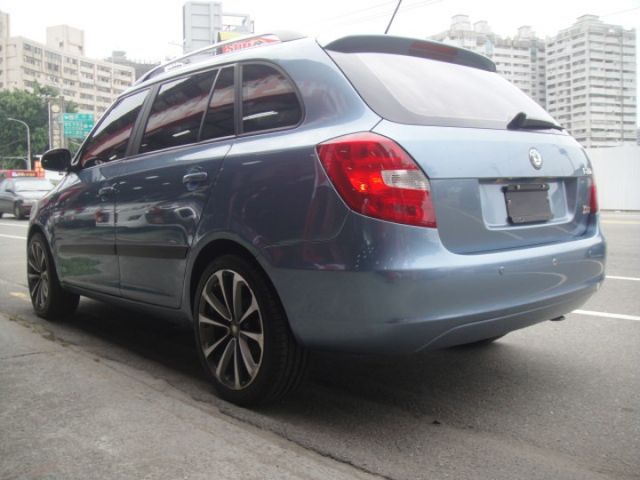 11 Fabia Combi 1.2 TSi~汽油版.祇跑10萬km.小姐車.車極新!  第13張相片