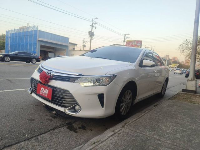 15 Camry 2.0 白~女用車.車極美!  第3張相片