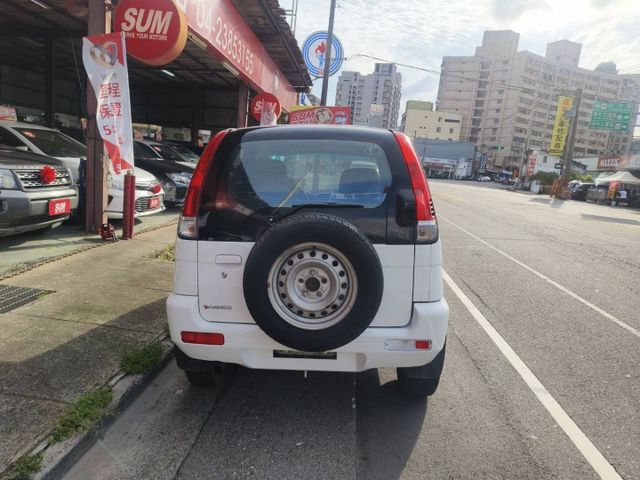 03 Terios 1.3 白 4WD~小悍馬.全車全新烤漆.很美!  第4張相片