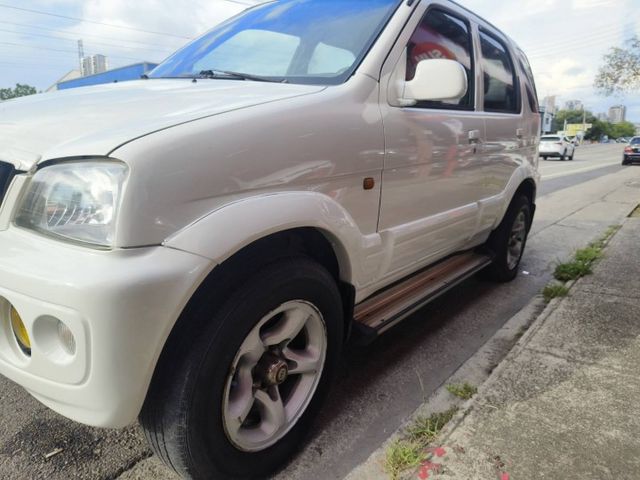 03 Terios 1.3 白 4WD~小悍馬.全車全新烤漆.很美!  第7張相片