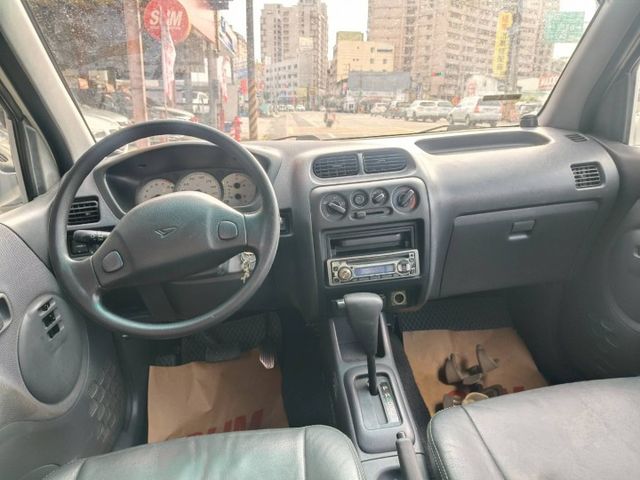 03 Terios 1.3 白 4WD~小悍馬.全車全新烤漆.很美!  第9張相片