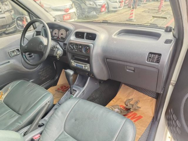 03 Terios 1.3 白 4WD~小悍馬.全車全新烤漆.很美!  第11張相片