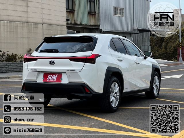2021年2月【UX250H】2.0 白 ❱❱❱ 油電豪華/盲點/電尾 ╳ SUM聯盟 ╳ 里程保證 ╳ 實車實價  第5張相片