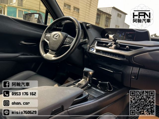 2021年2月【UX250H】2.0 白 ❱❱❱ 油電豪華/盲點/電尾 ╳ SUM聯盟 ╳ 里程保證 ╳ 實車實價  第11張相片