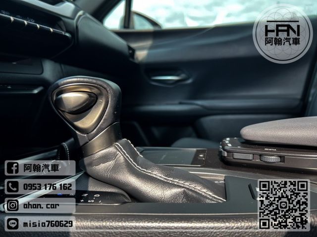 2021年2月【UX250H】2.0 白 ❱❱❱ 油電豪華/盲點/電尾 ╳ SUM聯盟 ╳ 里程保證 ╳ 實車實價  第14張相片