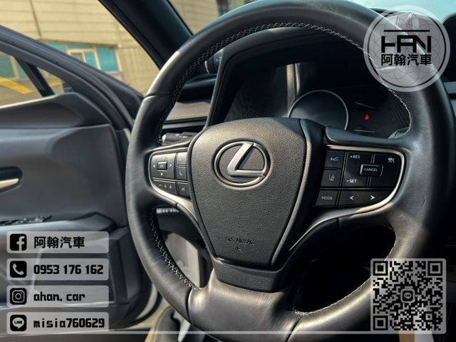 2021年2月【UX250H】2.0 白 ❱❱❱ 油電豪華/盲點/電尾 ╳ SUM聯盟 ╳ 里程保證 ╳ 實車實價  第16張相片