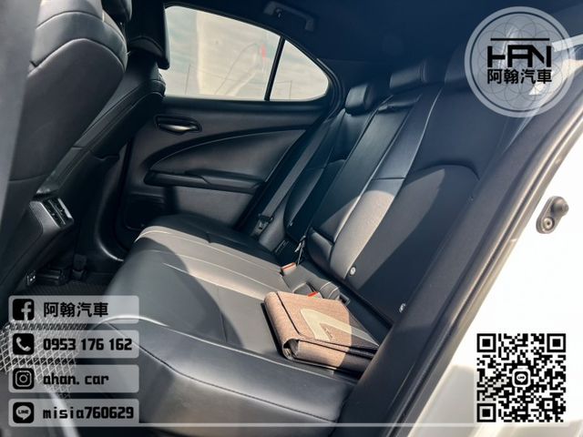 2021年2月【UX250H】2.0 白 ❱❱❱ 油電豪華/盲點/電尾 ╳ SUM聯盟 ╳ 里程保證 ╳ 實車實價  第20張相片