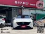 2020年12月【MAZDA3 5D】2.0 白(黑頂) ❱❱❱ 旗艦型(環景) ╳ SUM聯盟 ╳ 里程保證 ╳ 實車  第1張縮圖