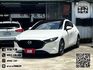 2020年12月【MAZDA3 5D】2.0 白(黑頂) ❱❱❱ 旗艦型(環景) ╳ SUM聯盟 ╳ 里程保證 ╳ 實車  第2張縮圖