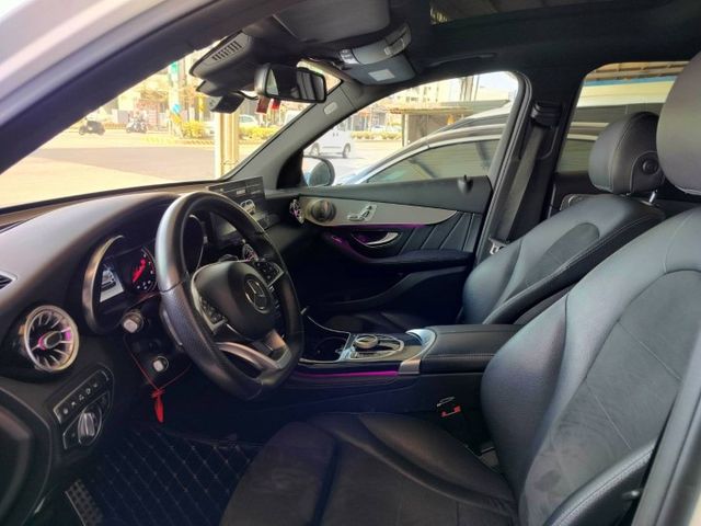 GLC250 4MATIC AMG Line 總代理 滿配 2.0L 認證車 ACC  第3張相片