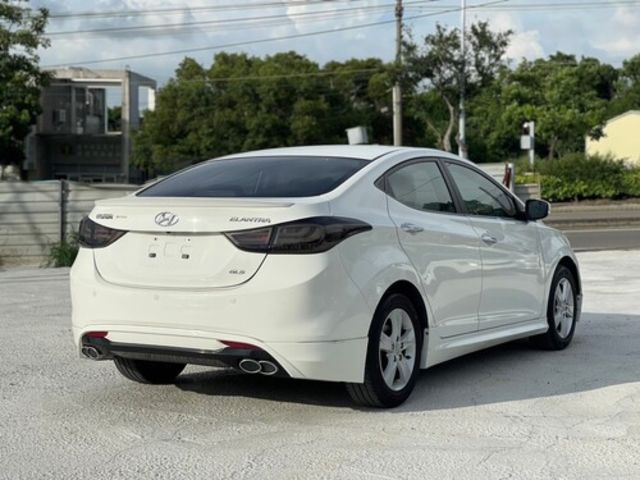 HYUNDAI現代 ELANTRA  第2張相片