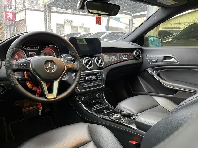 M-BENZ賓士 CLA250  第3張相片