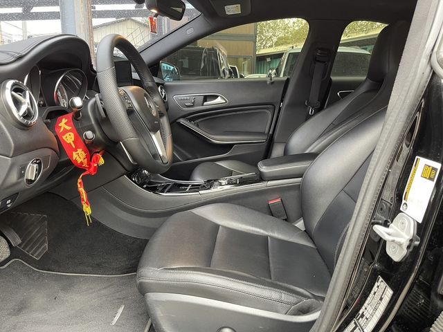 M-BENZ賓士 CLA250  第4張相片