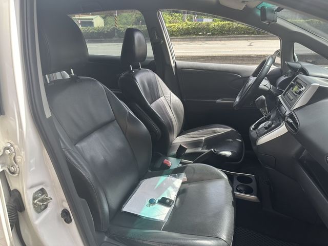 TOYOTA豐田 WISH  第4張相片