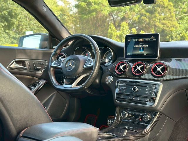 M-BENZ賓士 CLA250  第7張相片