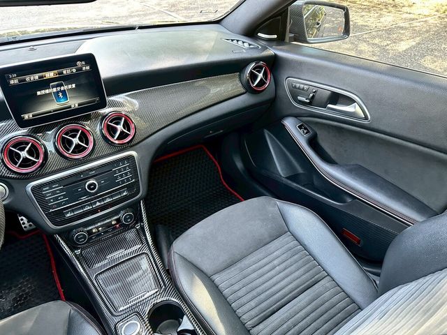 M-BENZ賓士 CLA250  第12張相片