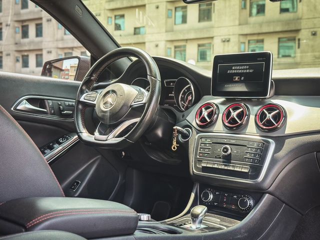 M-BENZ賓士 CLA45 AMG SHOOTING BRAKE  第7張相片