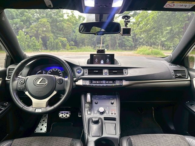 LEXUS凌志 CT200H  第7張相片