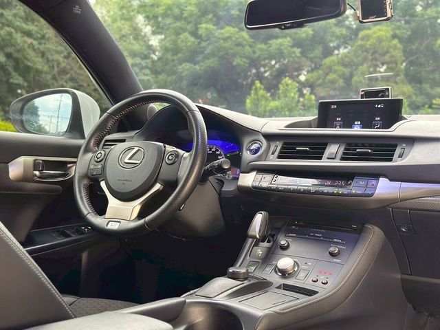 LEXUS凌志 CT200H  第8張相片