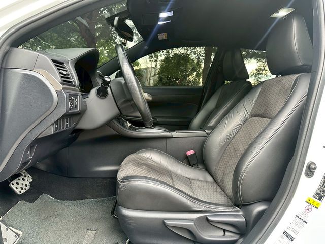 LEXUS凌志 CT200H  第10張相片