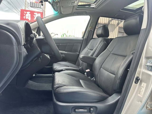 TOYOTA豐田 WISH  第5張相片