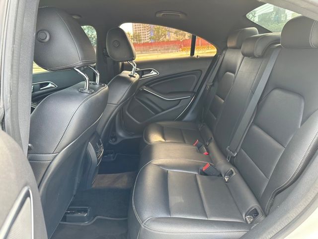Mercedes-Benz/賓士 CLA200  第10張相片