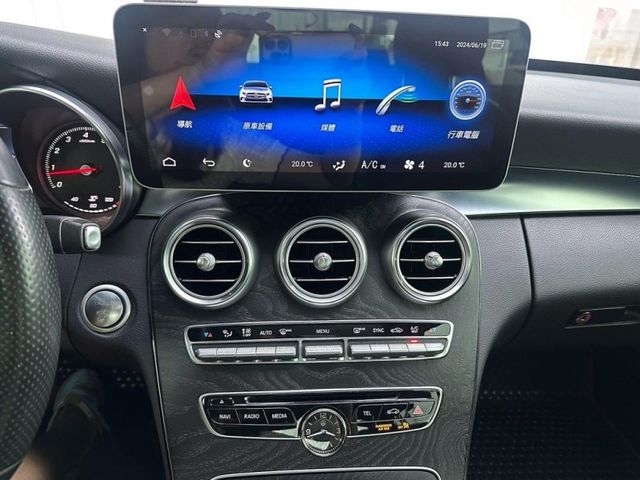 Mercedes-Benz/賓士 C400  第9張相片