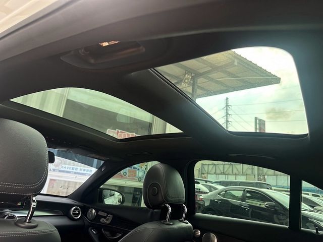 Mercedes-Benz/賓士 C400  第11張相片