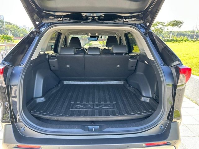 Toyota RAV4  第8張相片