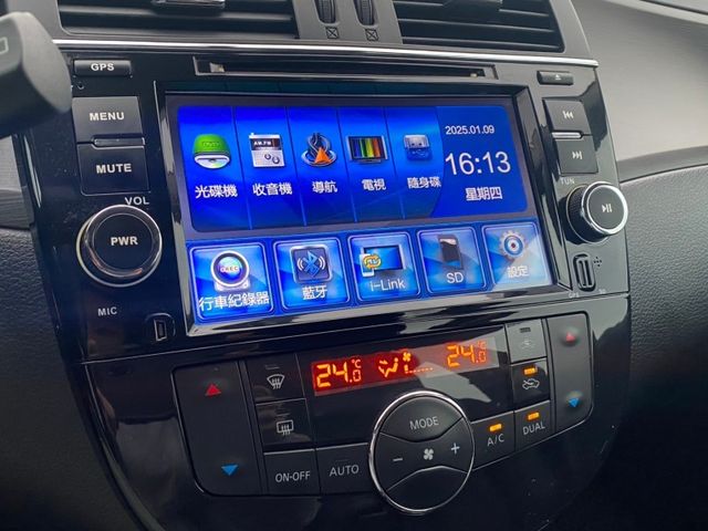 Nissan Tiida  第5張相片