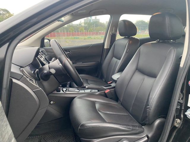 Nissan Tiida  第8張相片