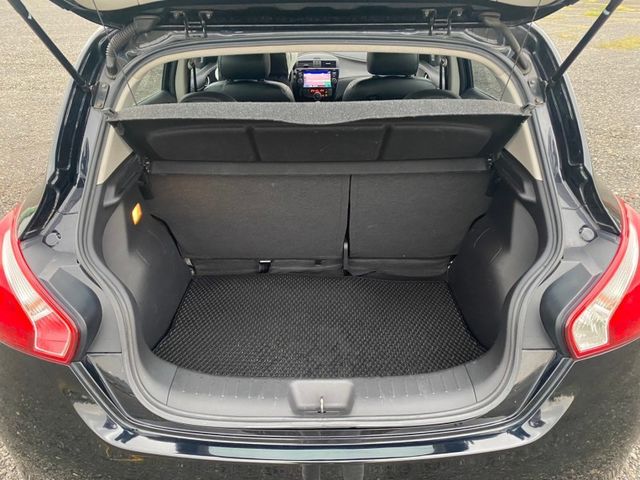 Nissan Tiida  第11張相片