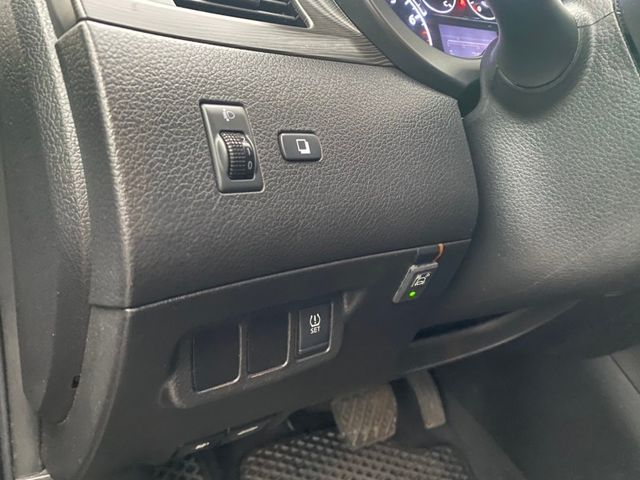 Nissan Tiida  第12張相片