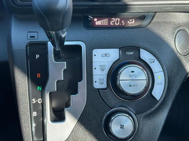 Toyota SIENTA  第14張相片