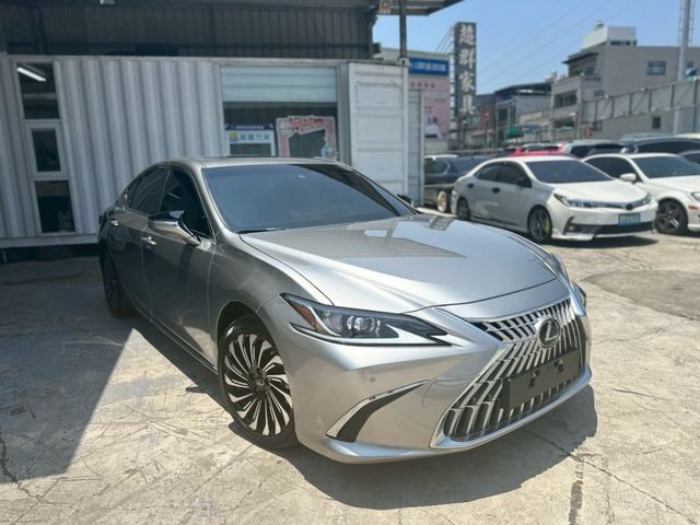 Lexus ES  第3張相片