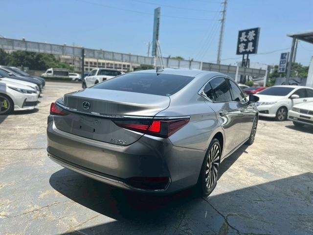 Lexus ES  第6張相片