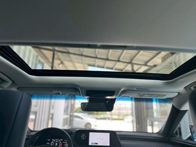 Lexus ES  第8張相片