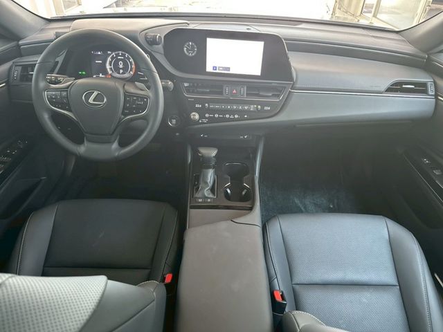 Lexus ES  第9張相片