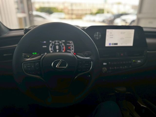Lexus ES  第13張相片