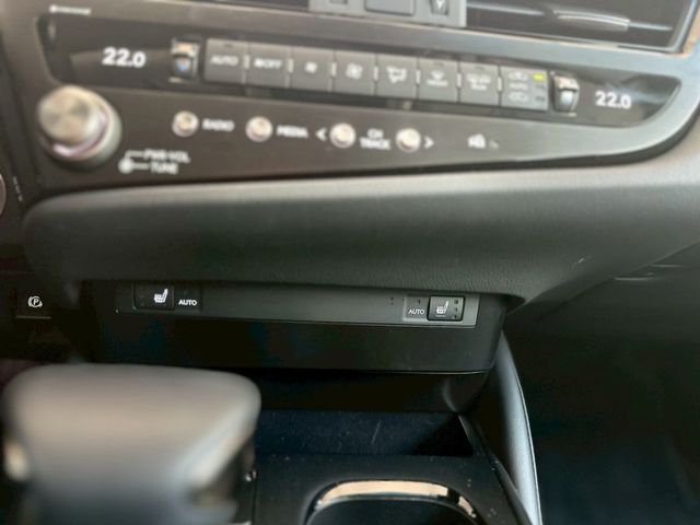 Lexus ES  第16張相片