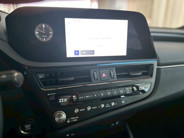 Lexus ES  第17張相片