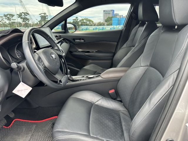 Toyota C-HR  第7張相片